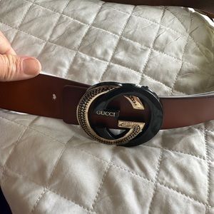 Gucci belt.    Fake.